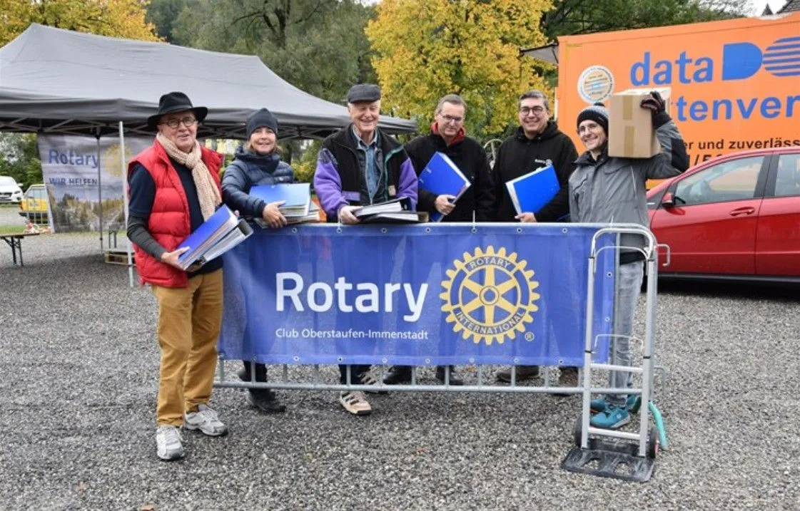 Rotary-Benefizaktion mit Dorr Unterstützung: Schreddern für den guten Zweck 