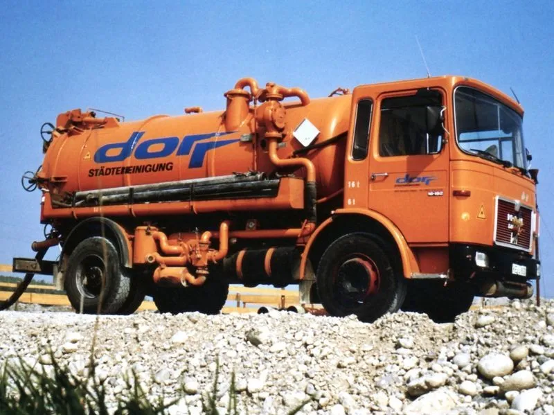 dorr-historie-kempten-slider-transporter-in-orange-mit-logo